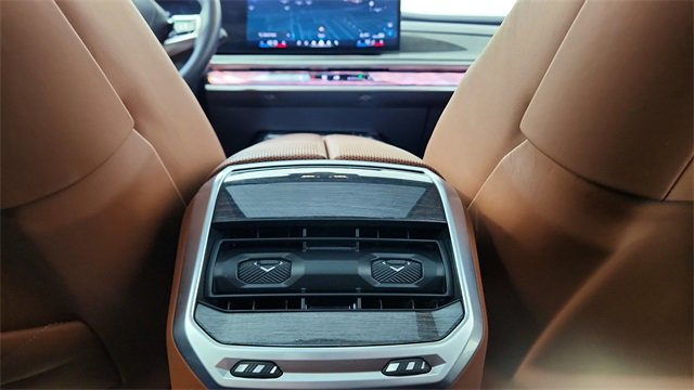 Used 2023 BMW i7 xDrive60 image 54
