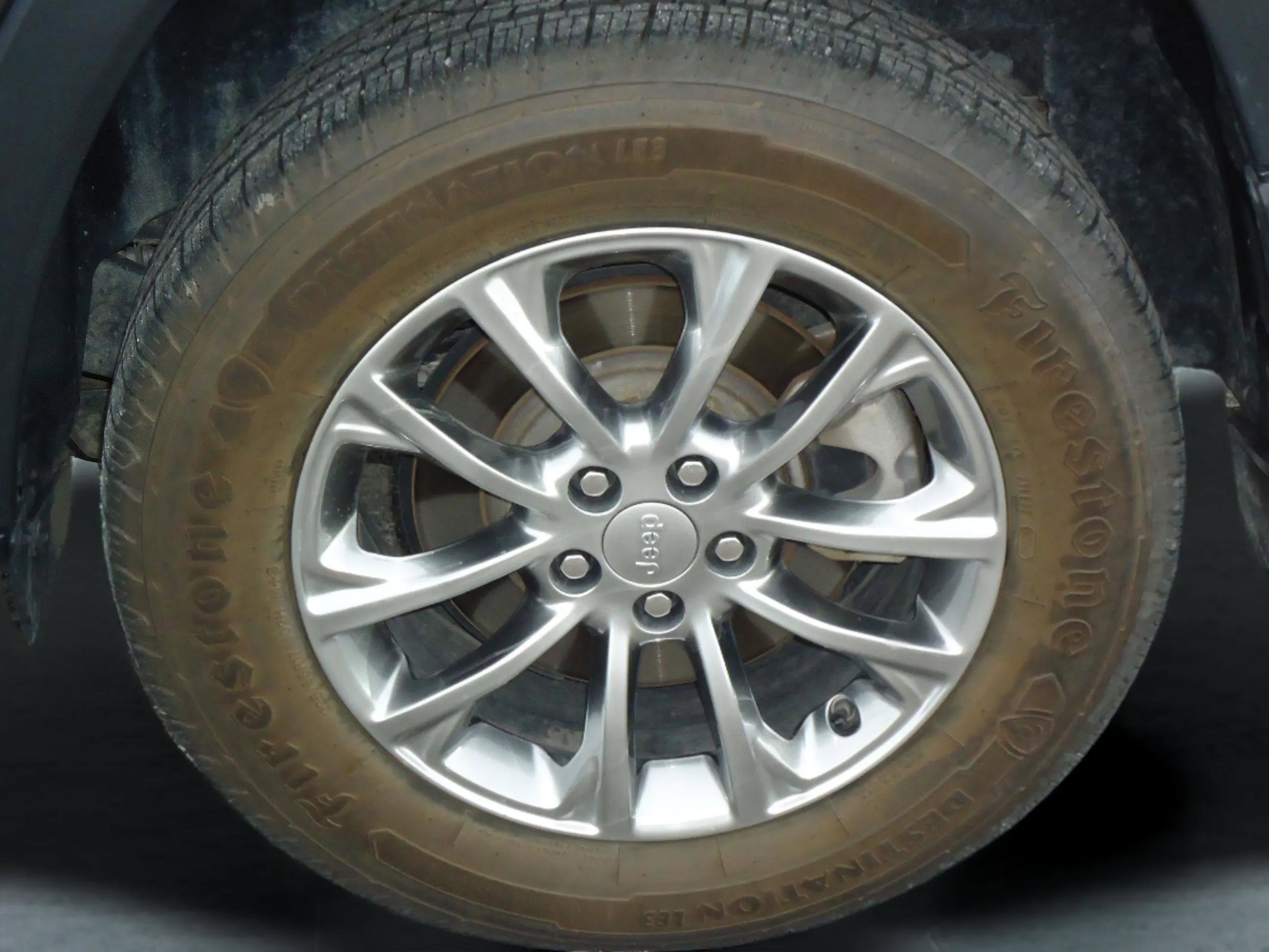 Used 2021 Jeep Cherokee Latitude Lux w/ Comfort/Convenience Group image 9