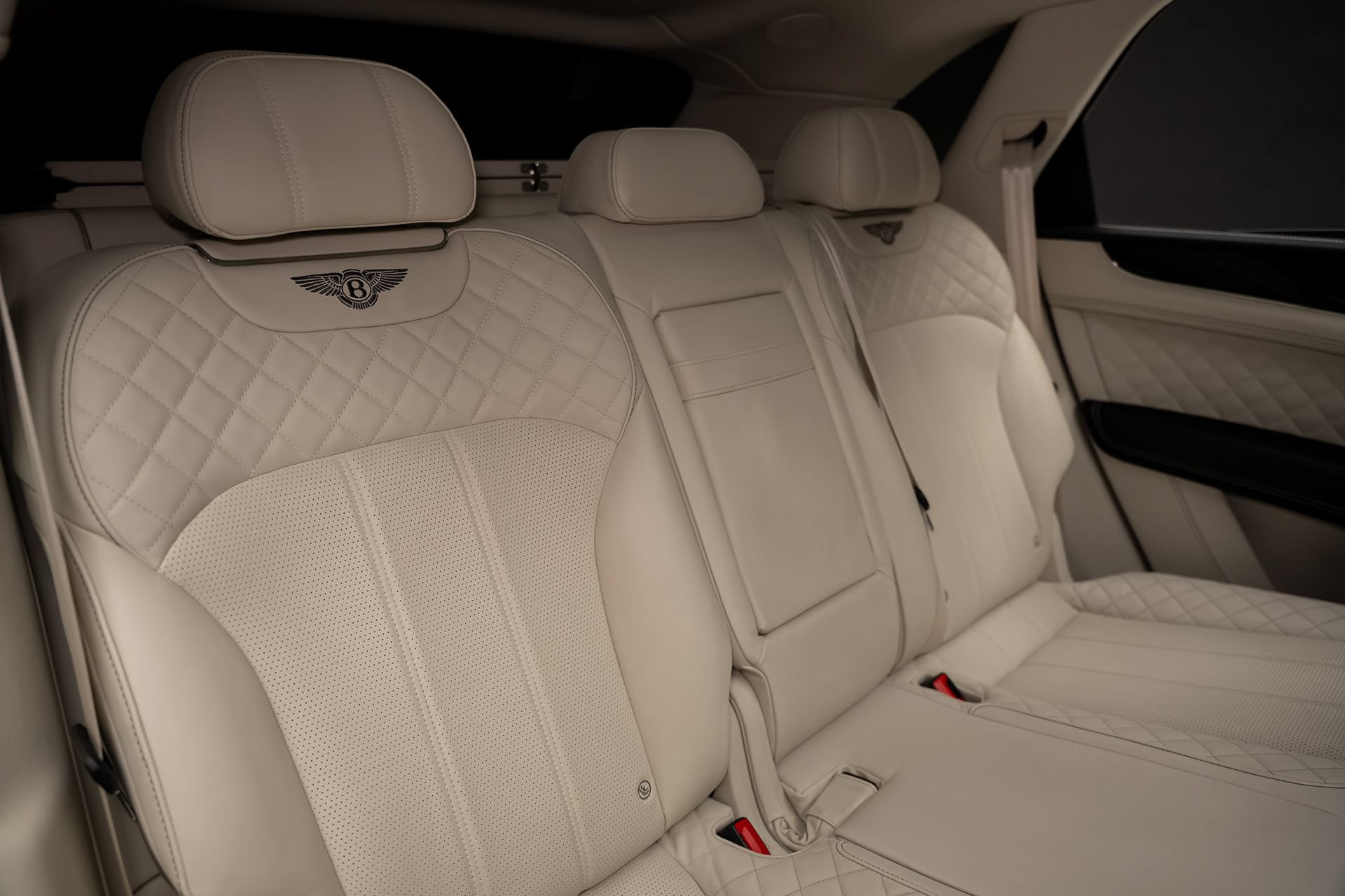 Used 2018 Bentley Bentayga AWD/4WD image 64