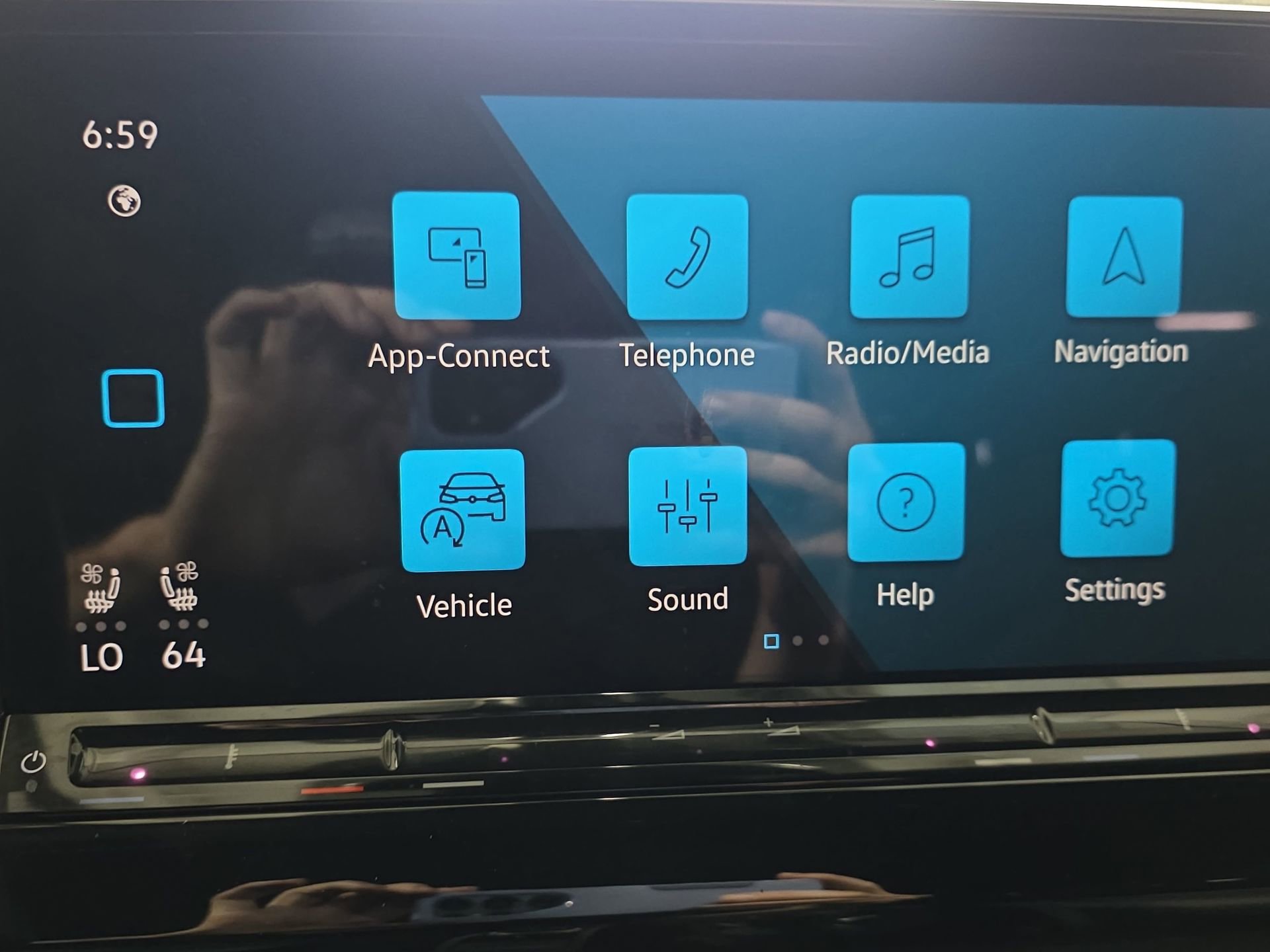 Used 2025 Volkswagen Atlas Cross Sport SE image 21