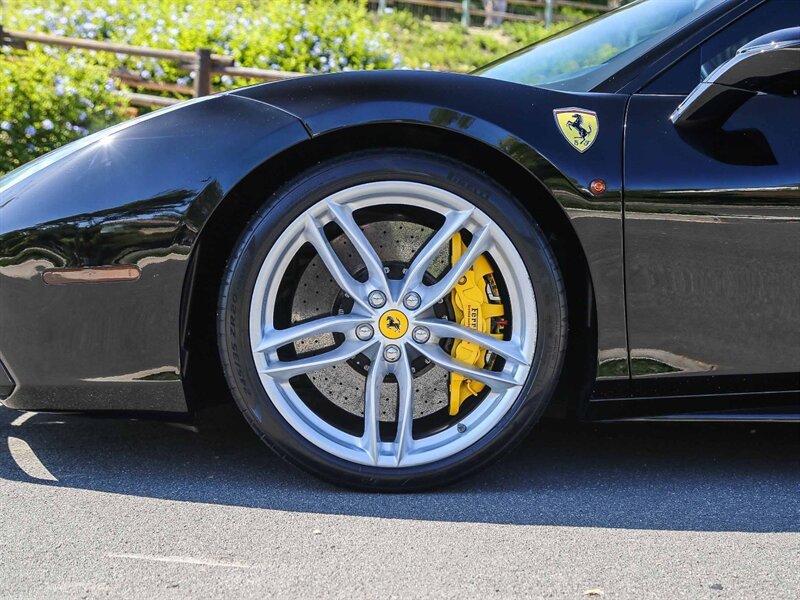 Used 2016 Ferrari 488 GTB RWD image 15