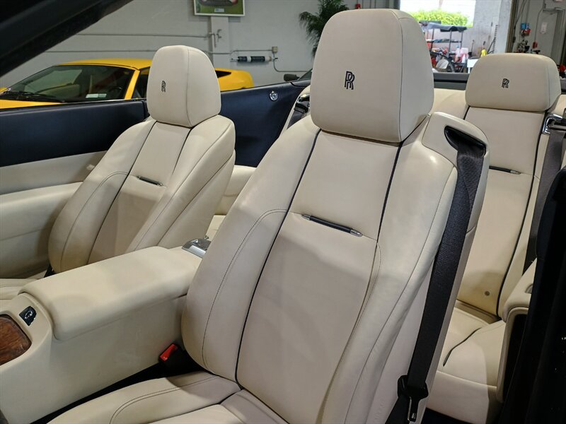 Used 2016 Rolls-Royce Dawn RWD image 17