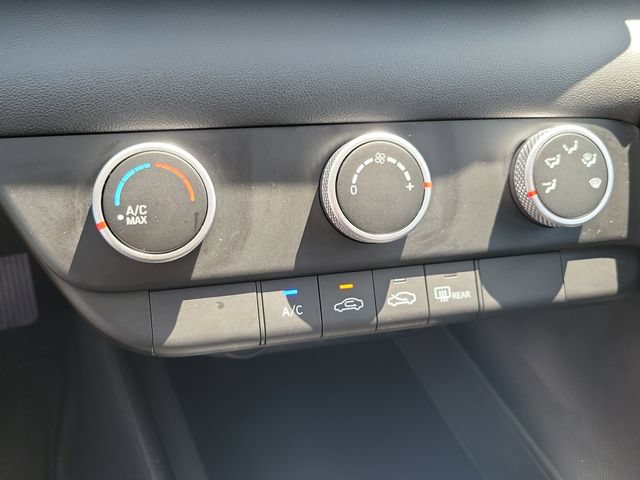 Certified 2025 Hyundai Elantra SE FWD image 23