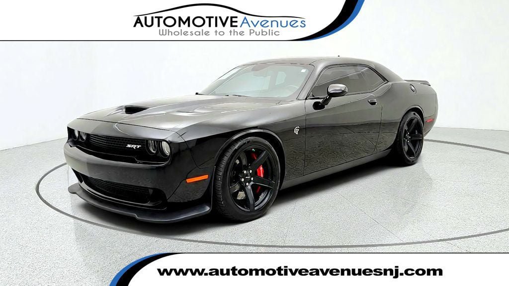 Used 2017 Dodge Challenger SRT Hellcat RWD image 1
