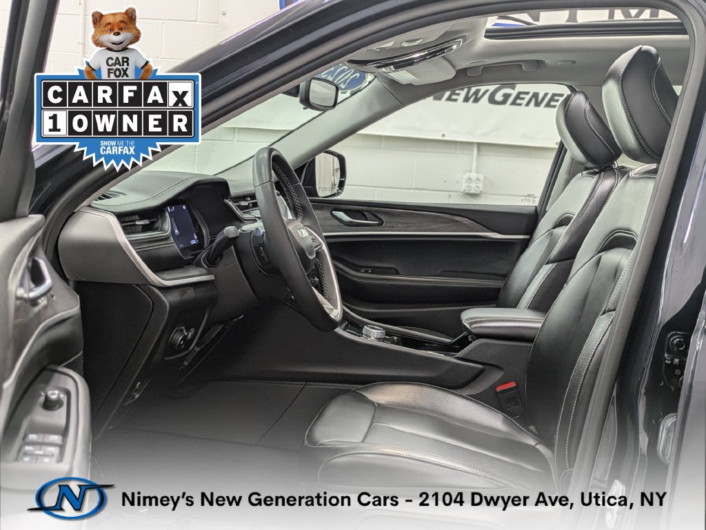 Used 2023 Jeep Grand Cherokee L Limited AWD/4WD image 4