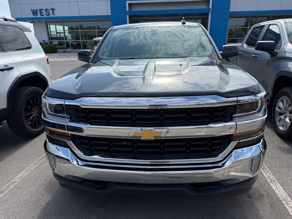Used 2018 Chevrolet Silverado 1500 LT w/ LT Eassist Package AWD/4WD image 3