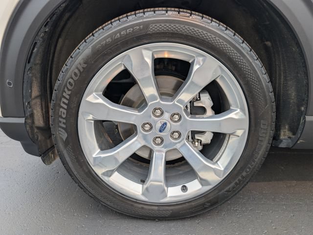 Used 2020 Ford Explorer Platinum w/ Premium Technology Package AWD/4WD image 32