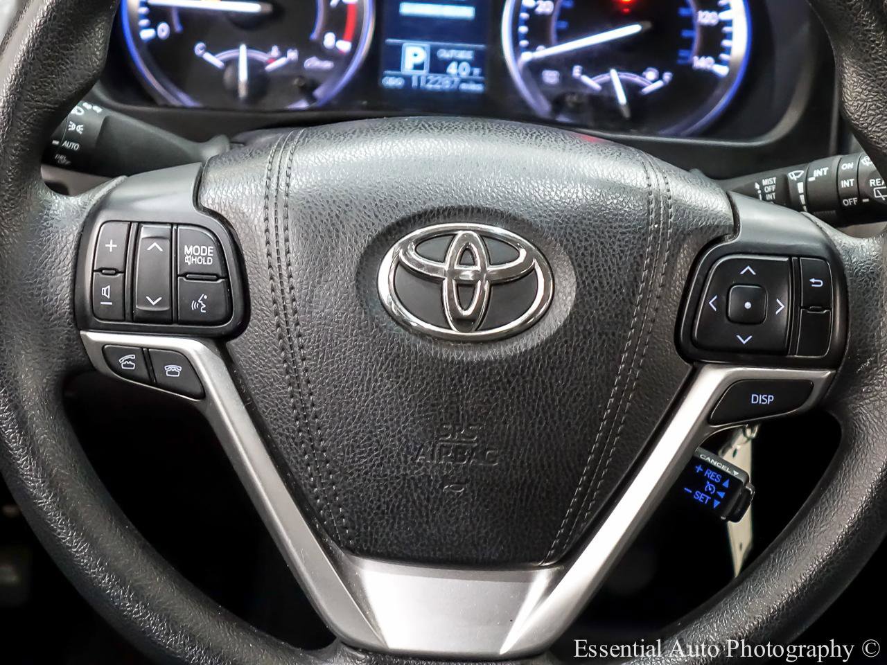 Used 2016 Toyota Highlander LE AWD/4WD image 19