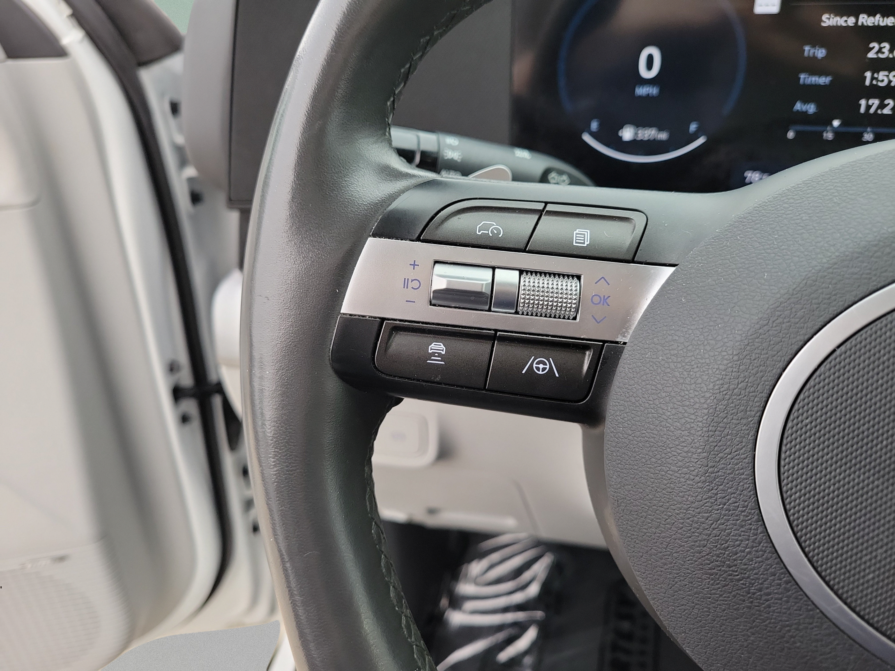 Used 2024 Hyundai Kona Limited FWD image 26