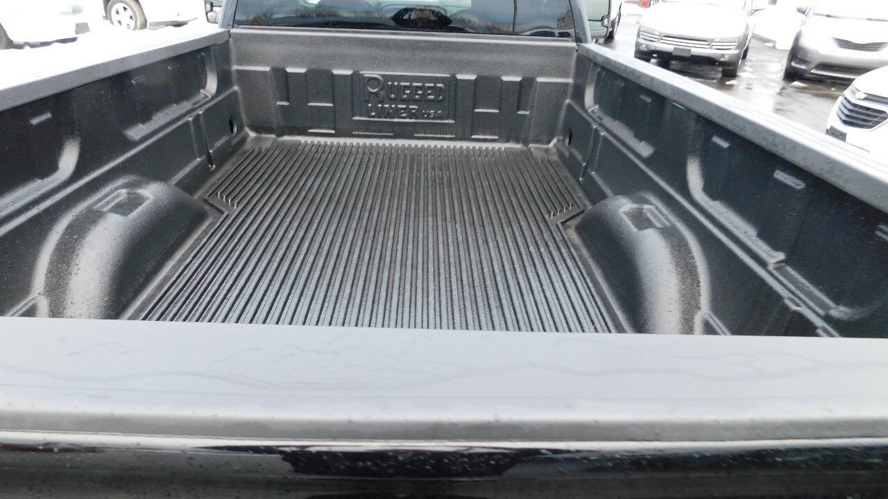 Used 2017 GMC Sierra 3500 4x4 Regular Cab w/ Sierra Convenience Package image 25