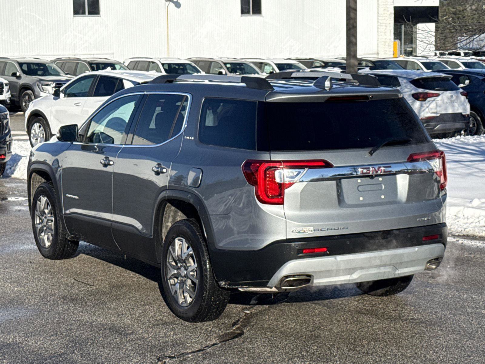 Used 2023 GMC Acadia SLE w/ Driver Convenience Package image 6