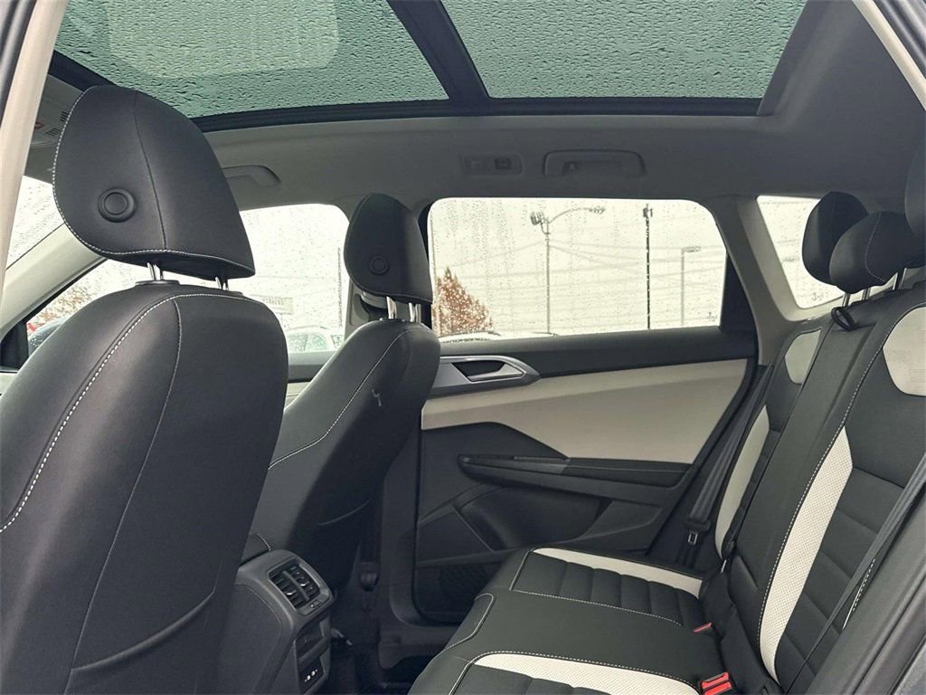 New 2026 Volkswagen Taos SEL image 24