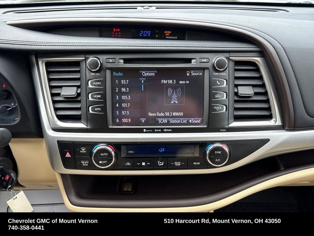 Used 2017 Toyota Highlander LE image 22