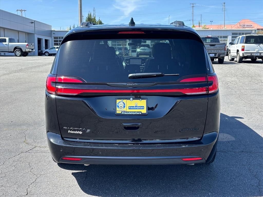 Used 2025 Chrysler Pacifica Limited image 25
