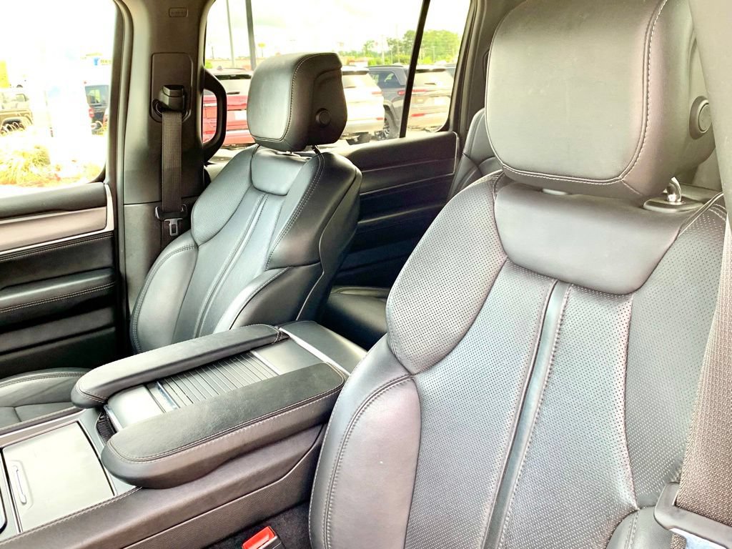 Used 2025 Jeep Wagoneer L Series II AWD/4WD image 15