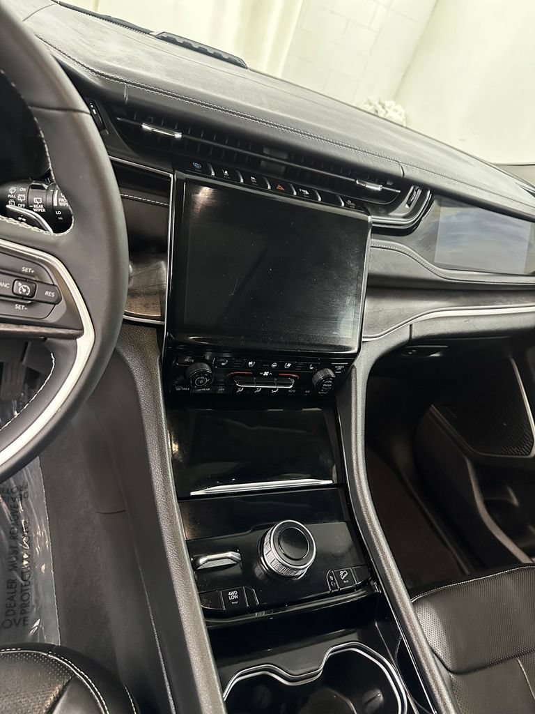 Used 2022 Jeep Grand Cherokee Limited 4xe w/ Luxury Tech Group II AWD/4WD image 16
