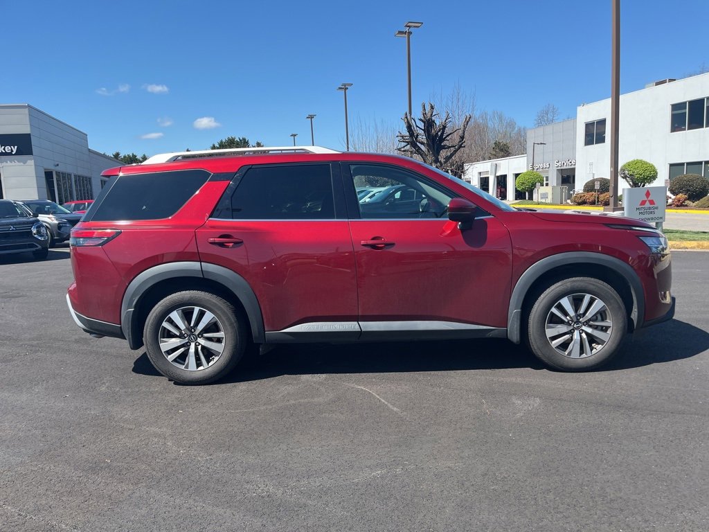 Certified 2022 Nissan Pathfinder SL image 2