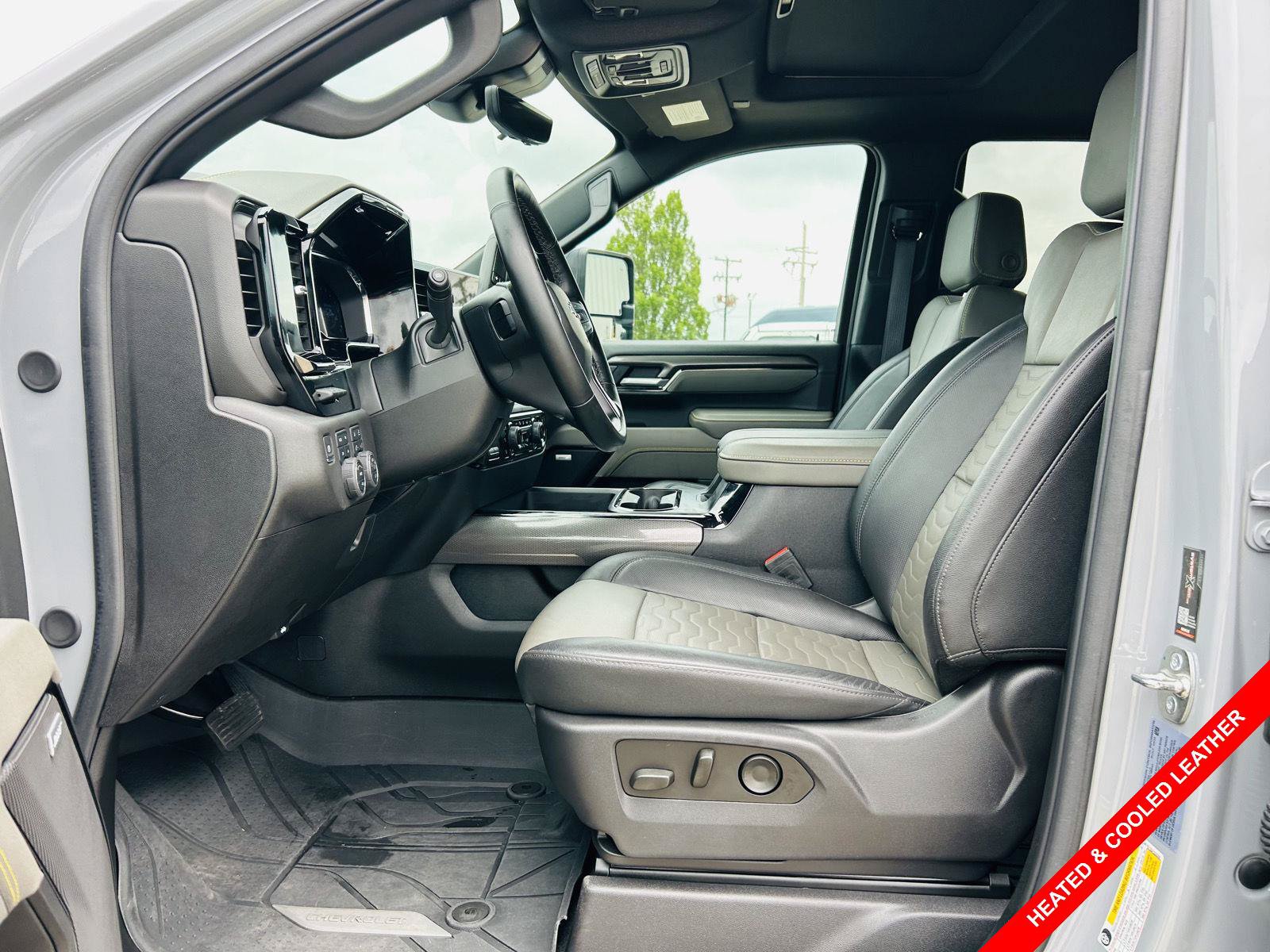 Used 2025 Chevrolet Silverado 2500 ZR2 w/ Technology Package AWD/4WD image 3