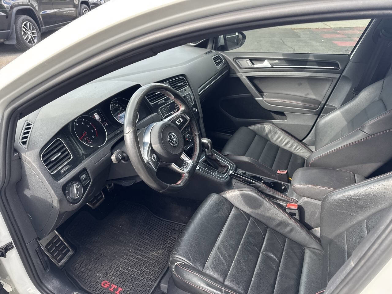 Used 2017 Volkswagen GTI SE FWD image 6