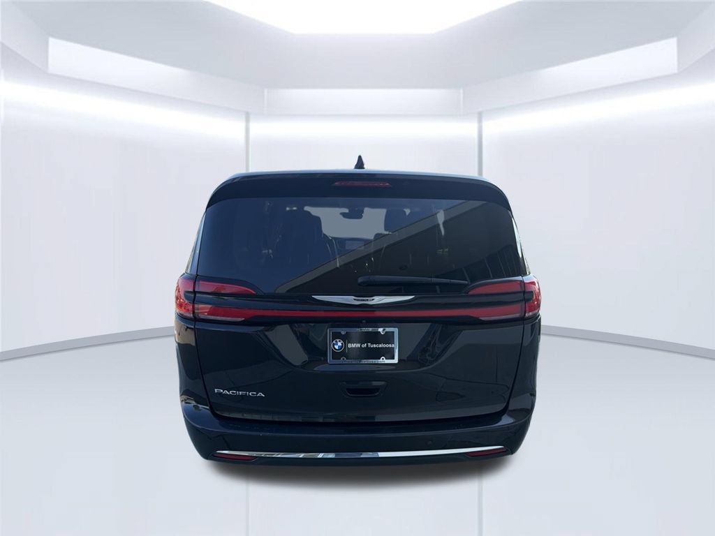 Used 2023 Chrysler Pacifica Touring-L FWD image 6