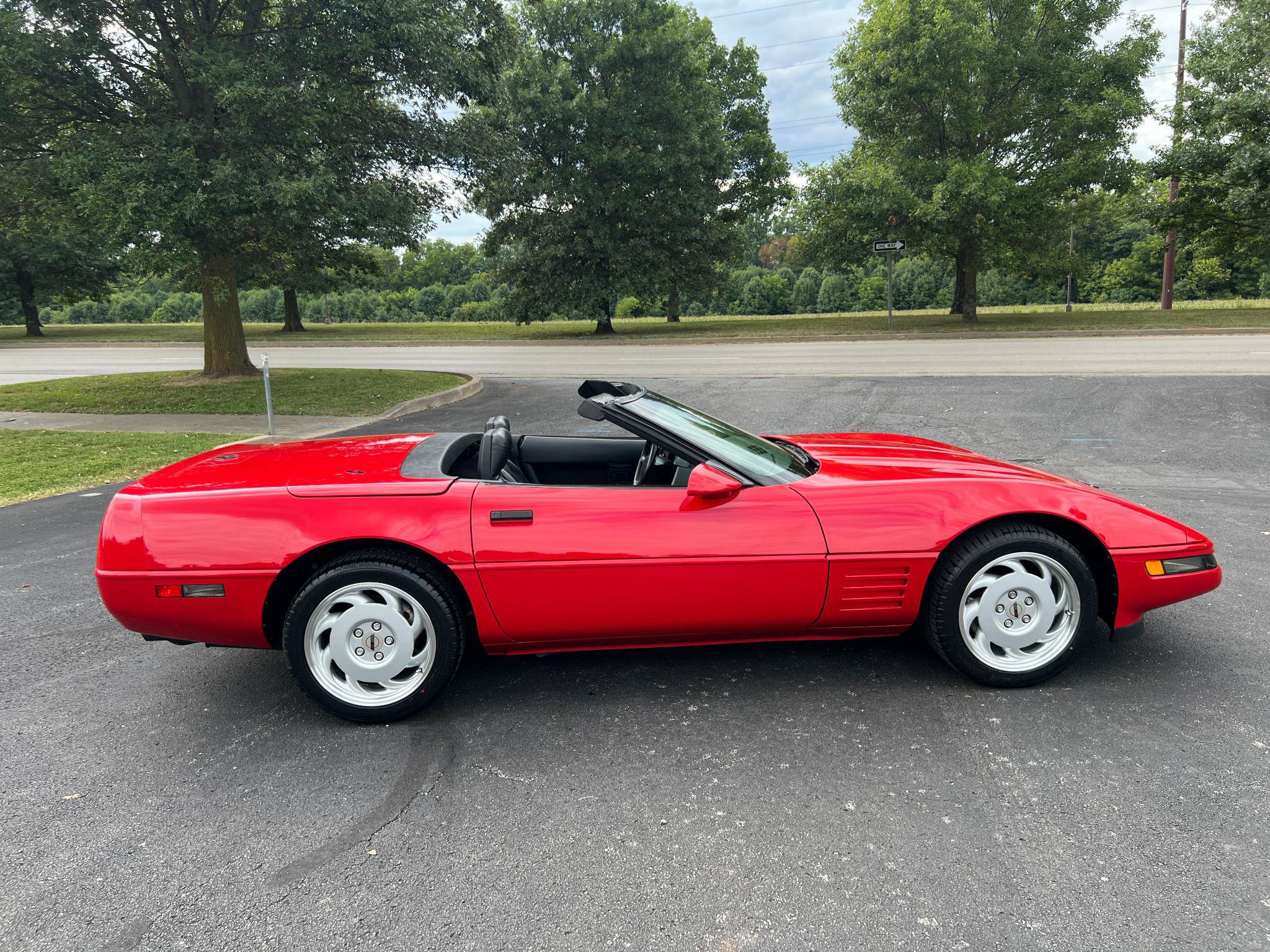 Used 1992 Chevrolet Corvette Convertible RWD image 10