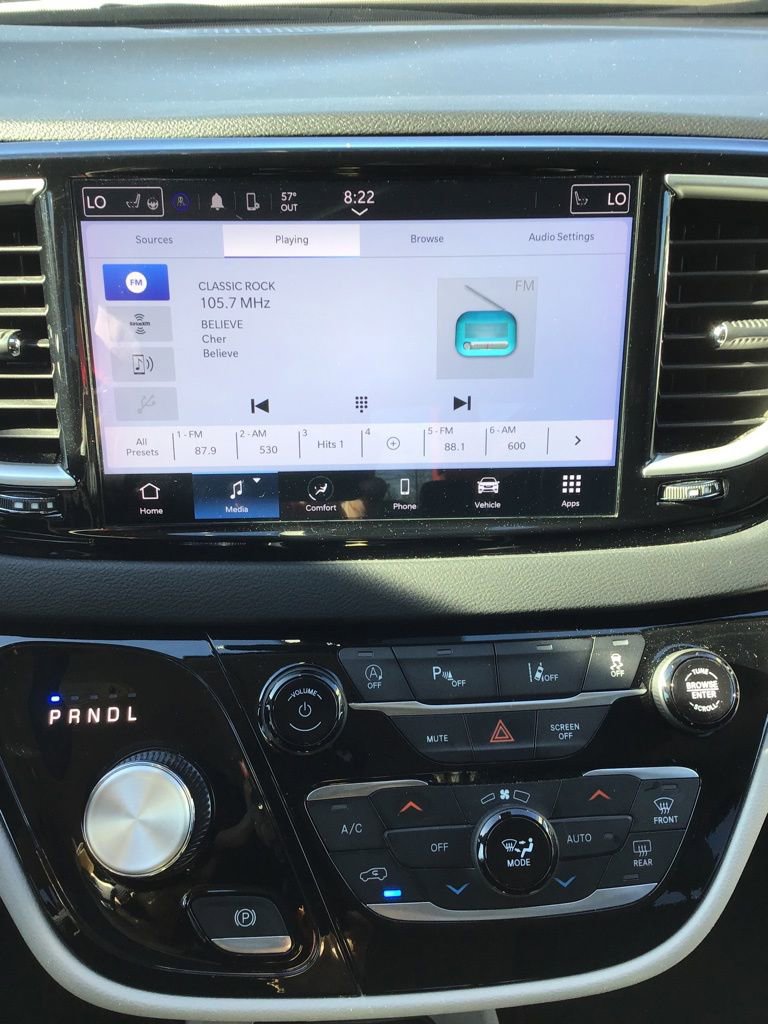 Used 2023 Chrysler Pacifica Touring-L image 9