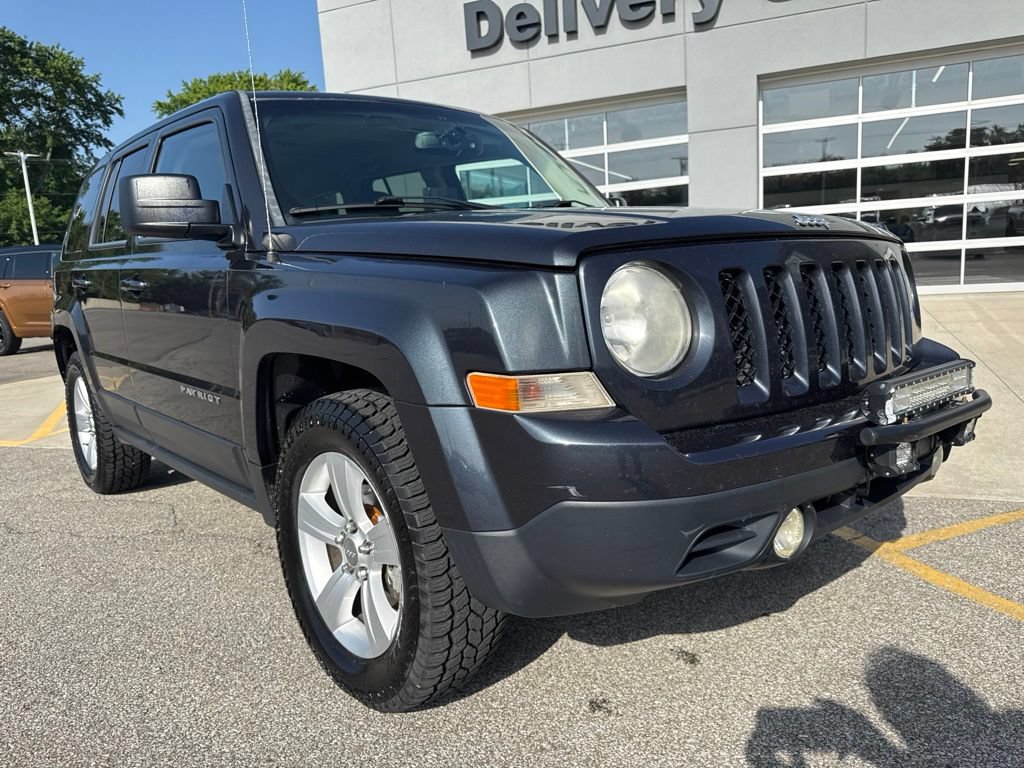 Used 2014 Jeep Patriot Latitude AWD/4WD image 13