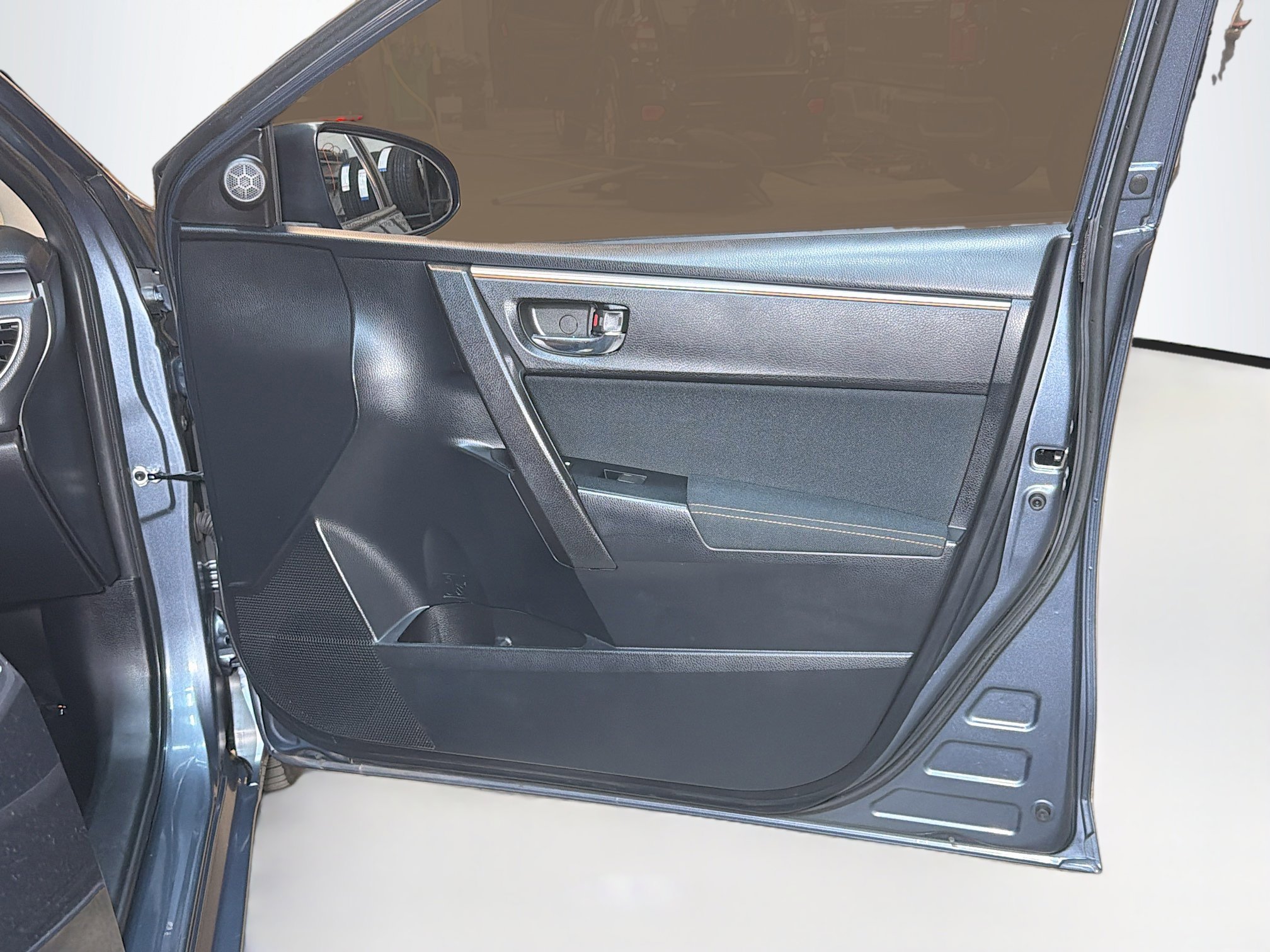 Used 2014 Toyota Corolla LE image 29