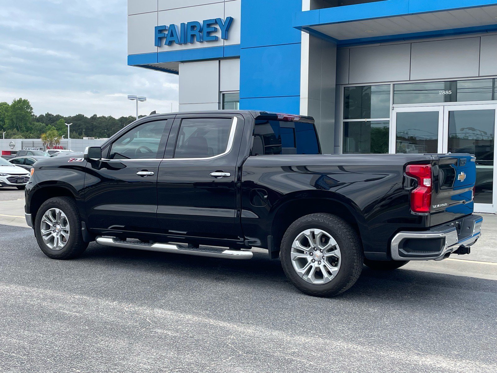Used 2024 Chevrolet Silverado 1500 LTZ w/ LTZ Premium Package AWD/4WD image 3