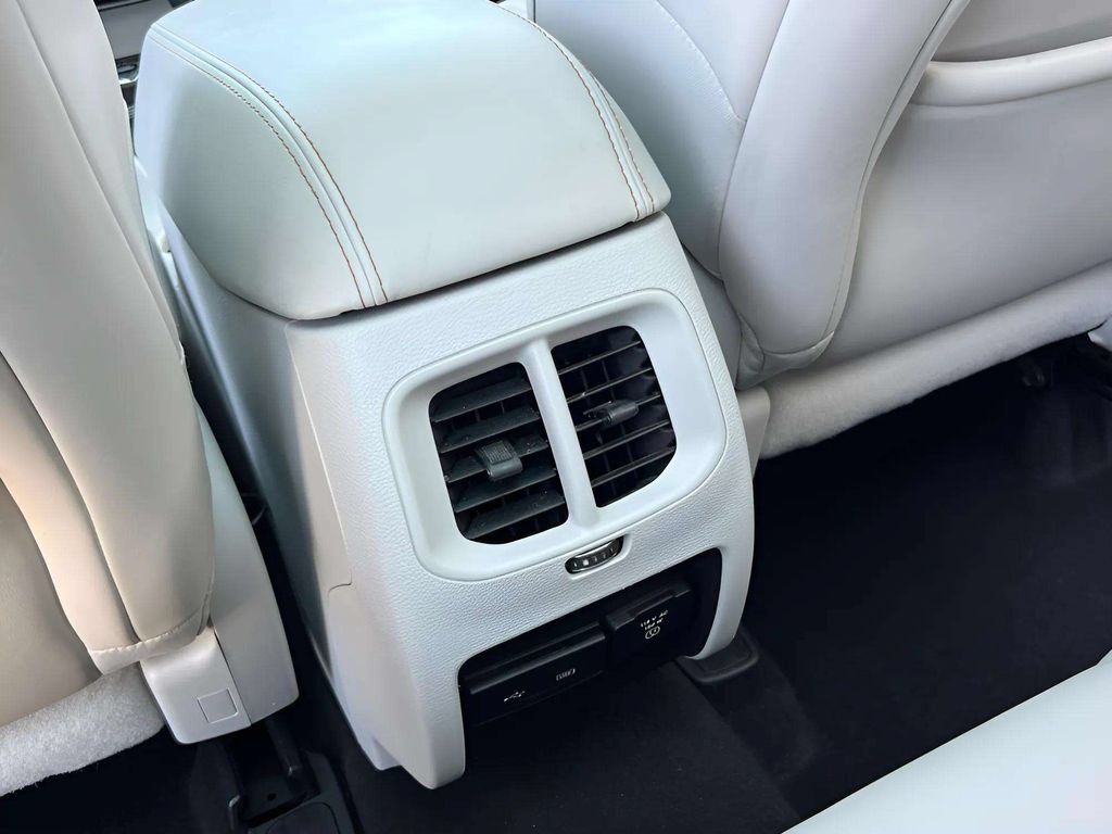 Used 2020 Jeep Cherokee Limited AWD/4WD image 12