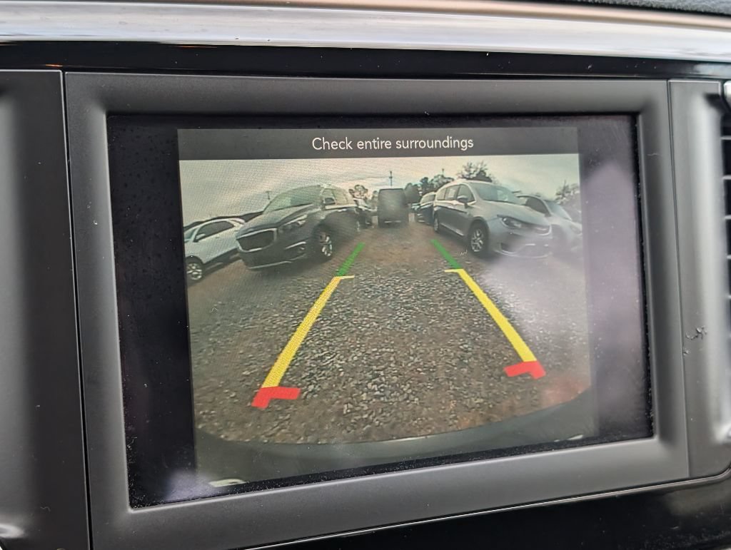 Used 2018 Chrysler Pacifica L FWD image 20