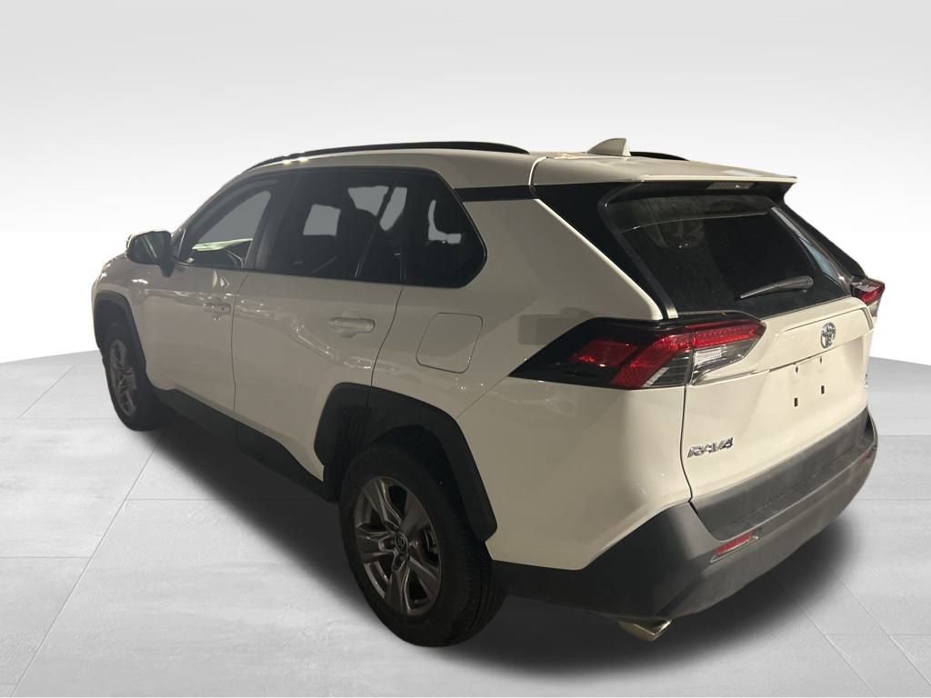 Used 2025 Toyota RAV4 XLE AWD/4WD image 4