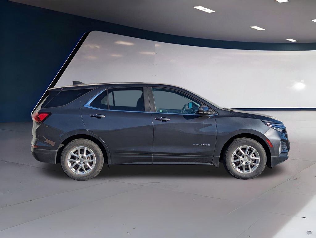 Used 2022 Chevrolet Equinox LT image 2