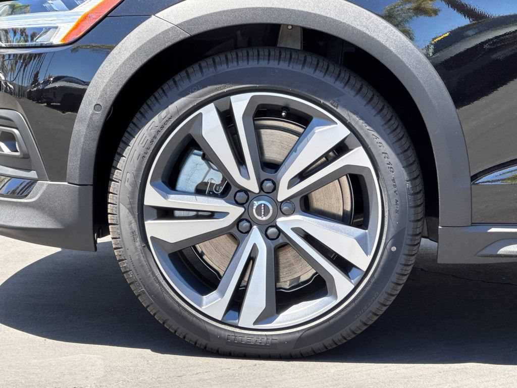 New 2026 Volvo V60 B5 Cross Country Plus w/ Protection Package Premier AWD/4WD image 25