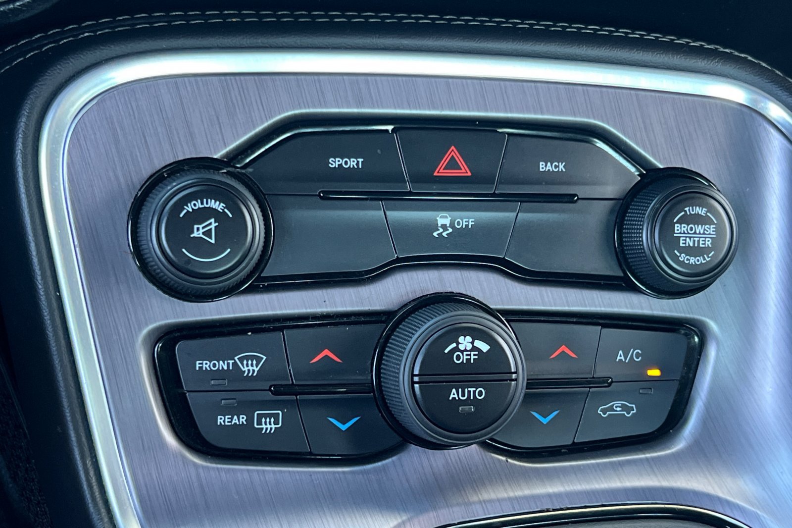 Used 2016 Dodge Challenger SXT RWD image 21