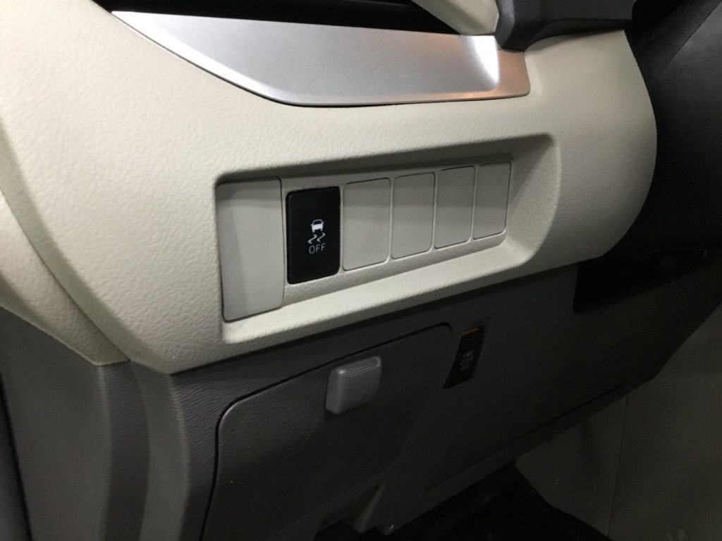 Used 2018 Toyota Sienna LE w/ Protection Package image 8