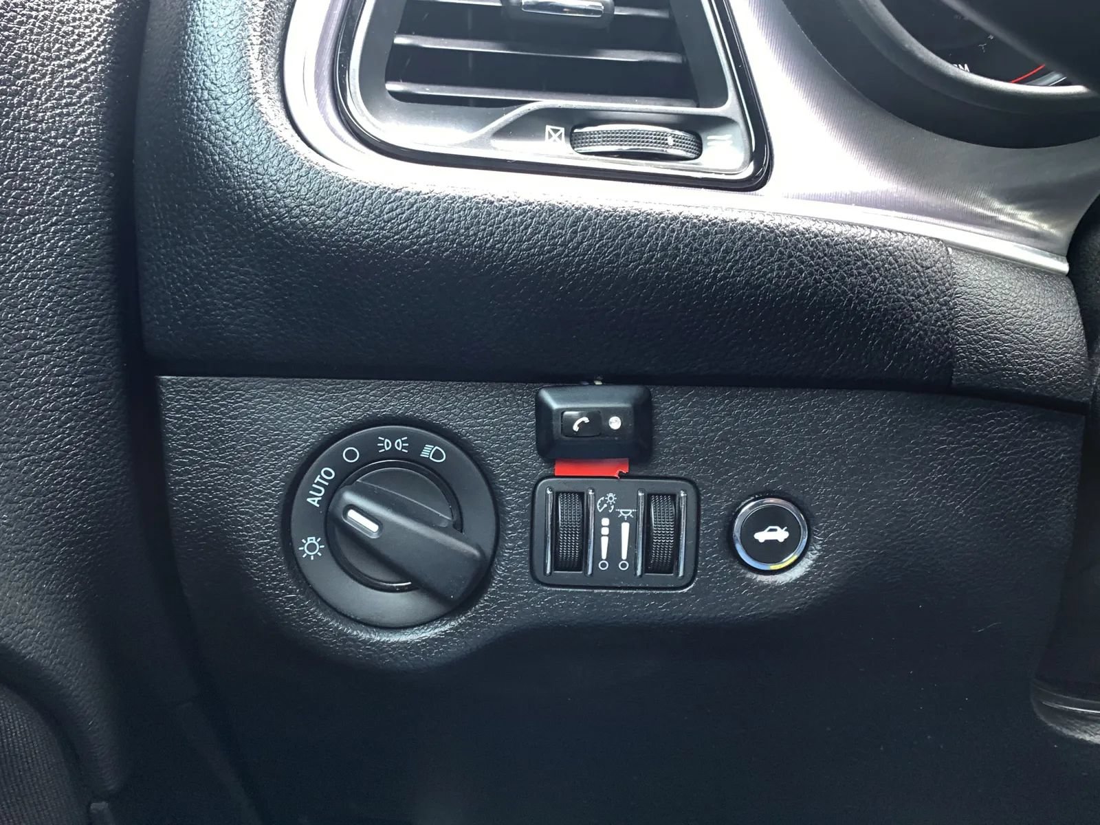 Used 2019 Dodge Challenger SXT RWD image 18