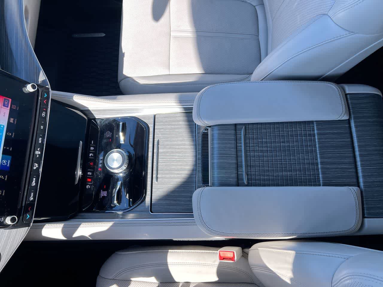 Used 2024 Jeep Wagoneer Series III AWD/4WD image 21