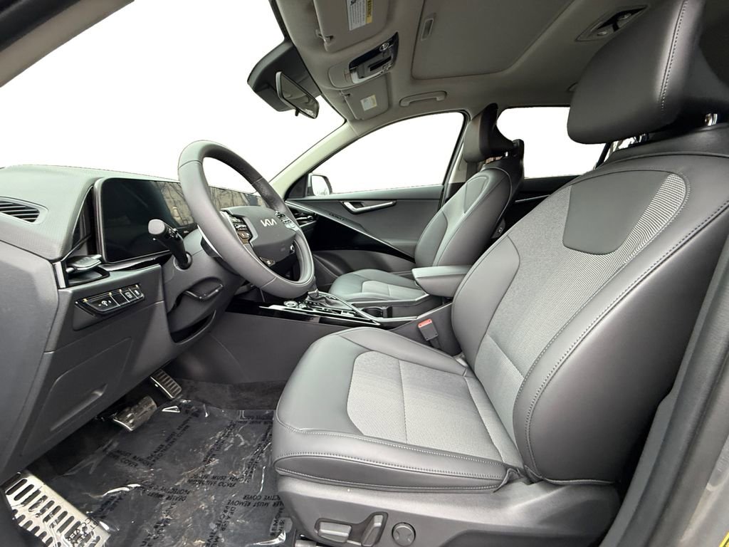 Certified 2025 Kia Niro EX Touring image 9