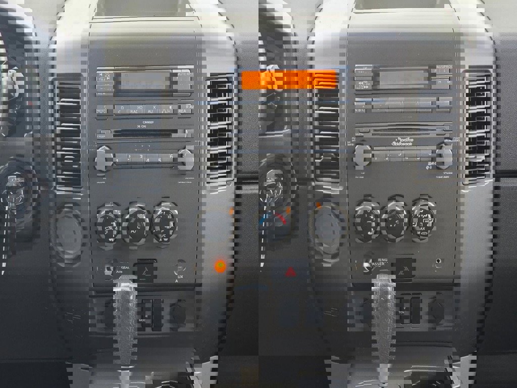 Used 2004 Nissan Titan SE image 12