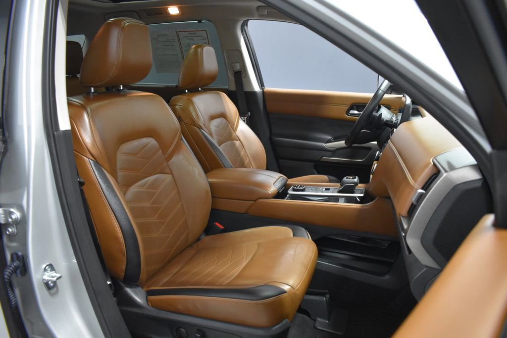 Certified 2023 Nissan Pathfinder Platinum w/ Cargo Package image 14