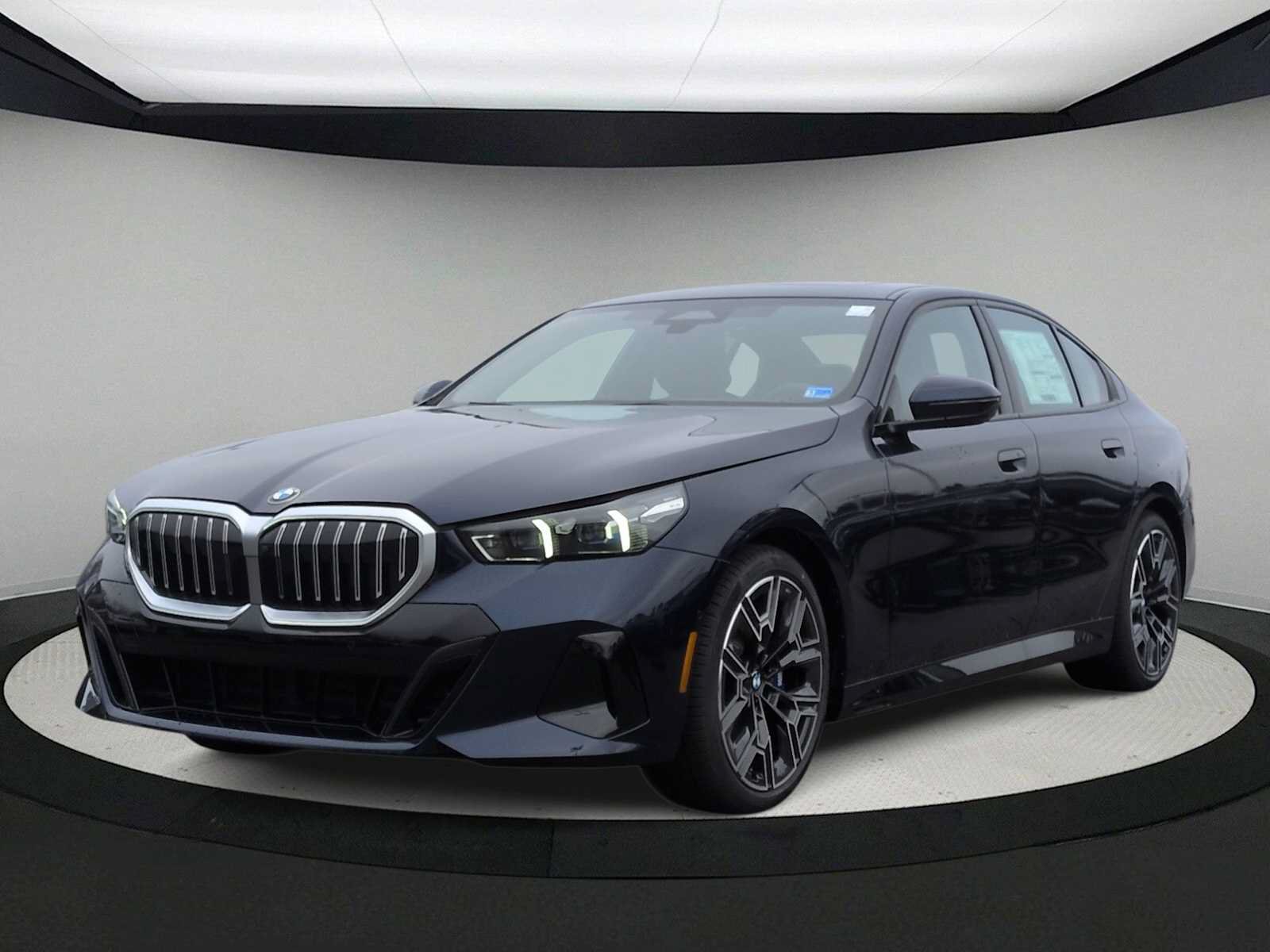 Used 2026 BMW 530i xDrive w/ M Sport Package AWD/4WD image 4