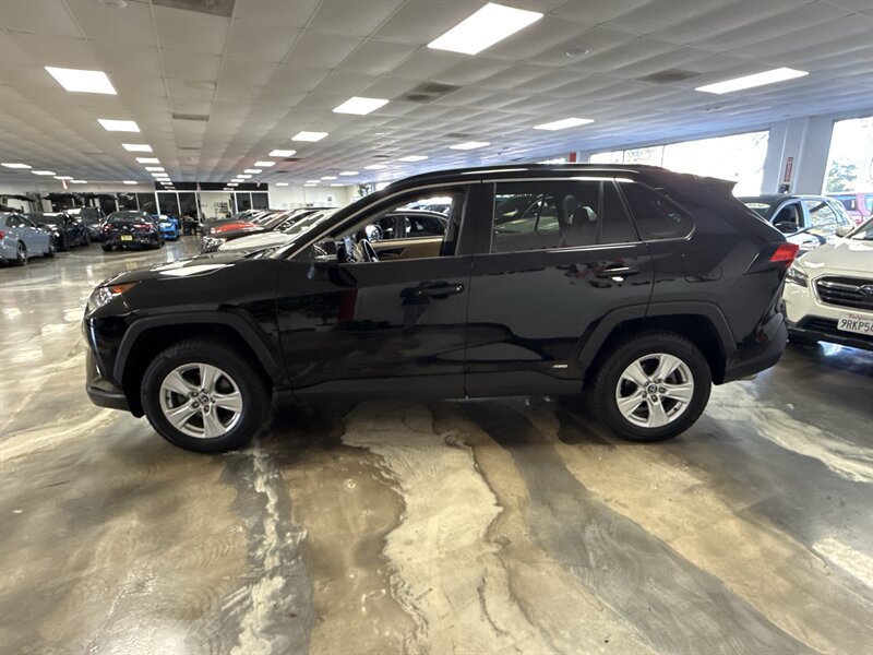 Used 2020 Toyota RAV4 XLE AWD/4WD image 4