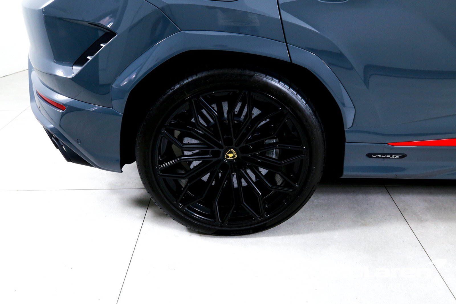 Used 2025 Lamborghini Urus SE AWD/4WD image 37