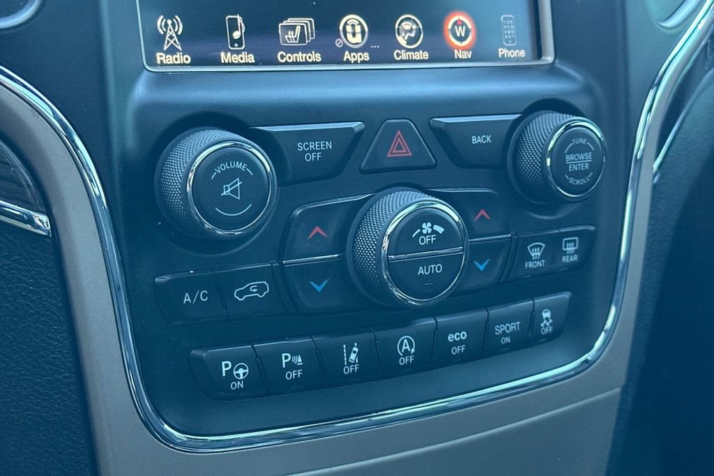 Used 2017 Jeep Grand Cherokee Overland w/ Jeep Active Safety Group image 22