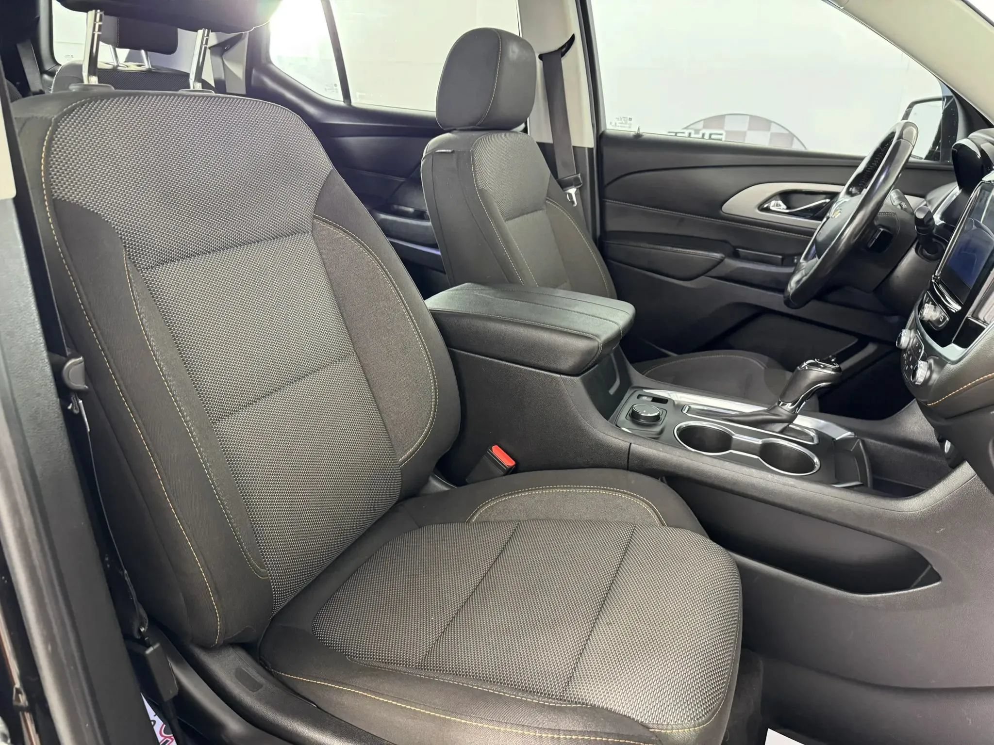 Used 2020 Chevrolet Traverse LT FWD image 35