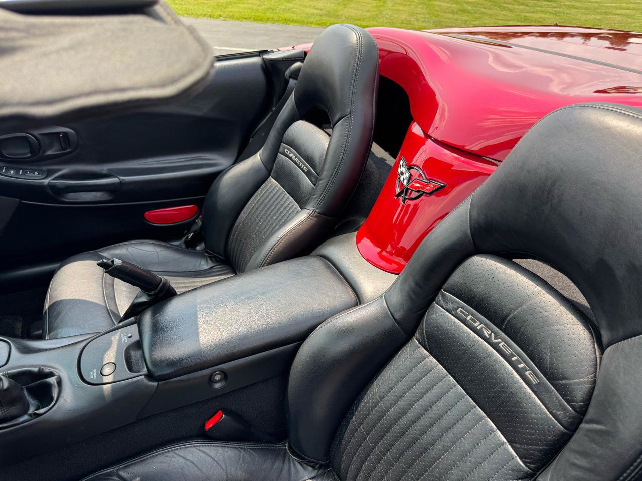 Used 2004 Chevrolet Corvette Convertible w/ Preferred Equipment Group RWD image 24