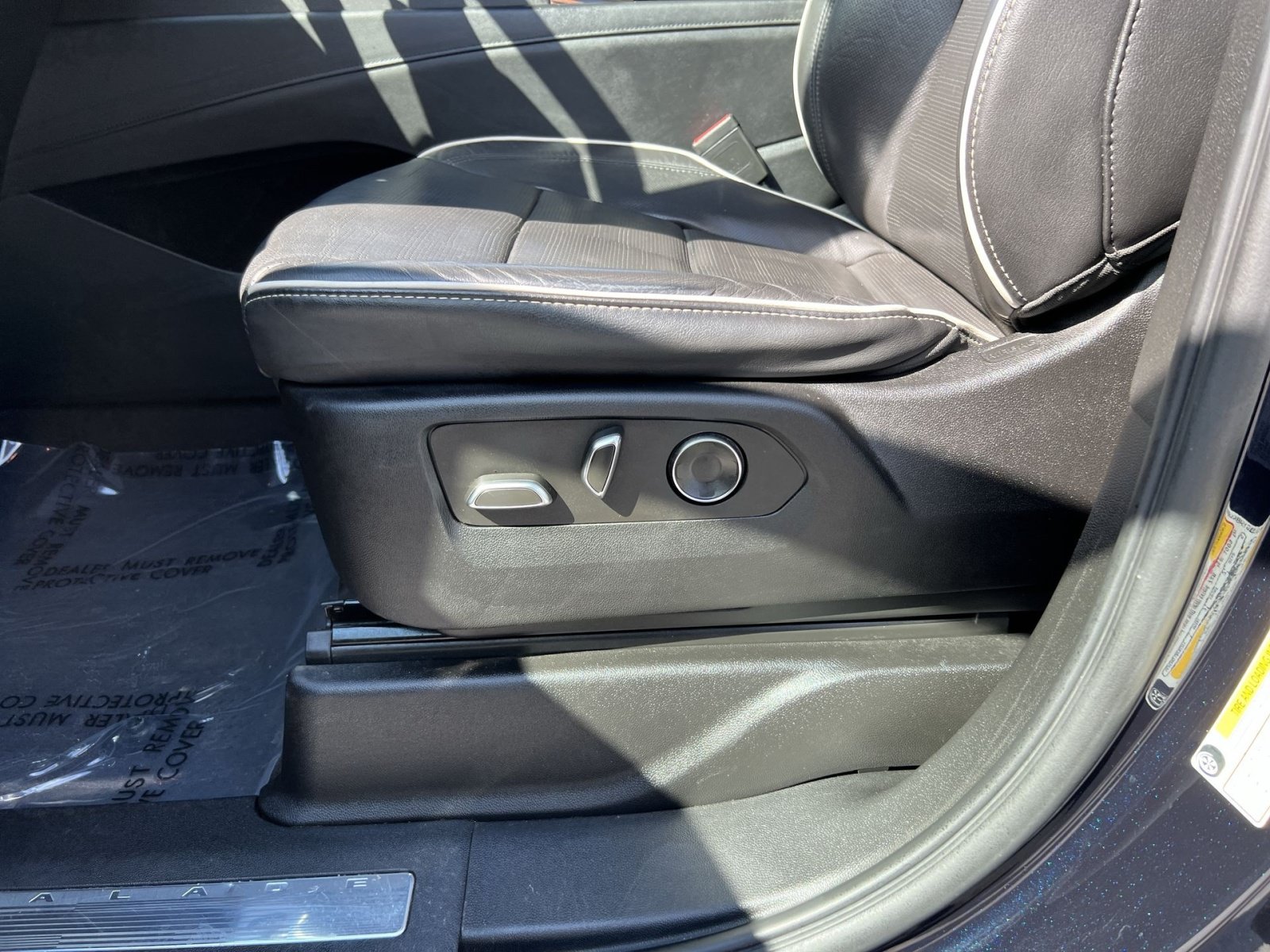 Used 2023 Cadillac Escalade Premium Luxury w/ LPO, Floor Liner Package AWD/4WD image 14