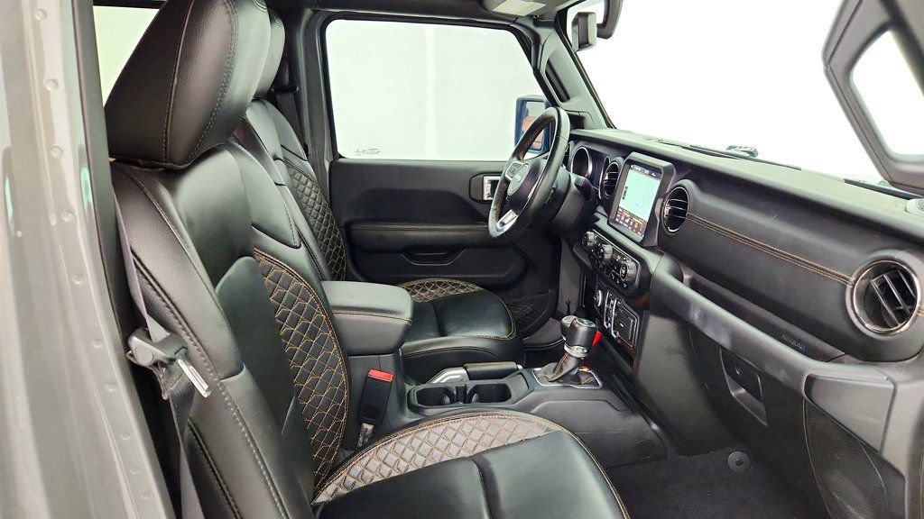 Used 2022 Jeep Wrangler Unlimited Sahara AWD/4WD image 23