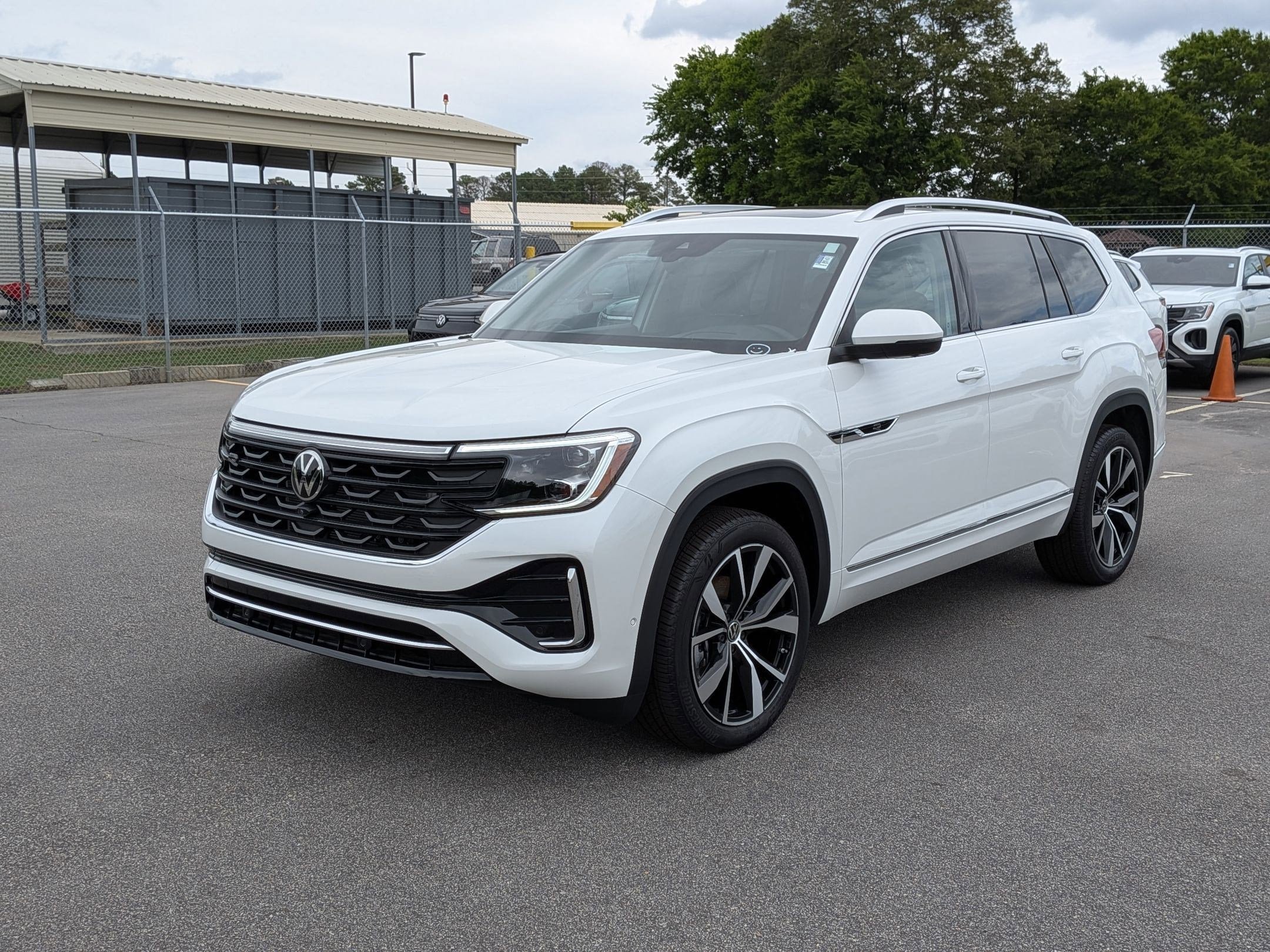 New 2026 Volkswagen Atlas SEL Premium R-Line AWD/4WD image 7